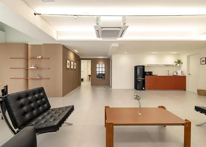 Hongdae New 3br 2bath Large Family I Elevator I Park View I Spacious 101m2 Appartement *