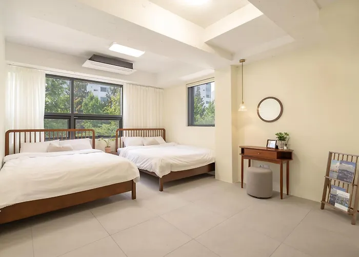 Hongdae New 3br 2bath Large Family I Elevator I Park View I Spacious 101m2 Apartament *