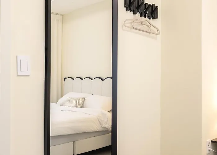 Hongdae New 3br 2bath Large Family I Elevator I Park View I Spacious 101m2 Appartement