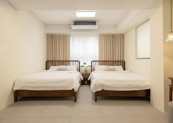 Hongdae New 3br 2bath Large Family I Elevator I Park View I Spacious 101m2 Seul